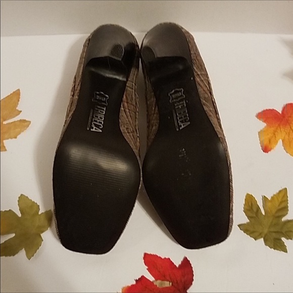 Tribeca Rain-Bow Heels by Kenneth Cole - Picture 6 of 6